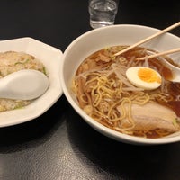 Photo taken at ラーメン餃子館 小次郎 新宿店 by Quickring on 11/10/2021