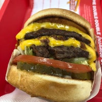 Photo taken at In-N-Out Burger by Lulu P. on 6/30/2019