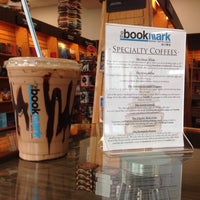Foto tirada no(a) The Bookmark | Books · Gifts · Cafe por Steven M. em 9/20/2013