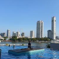 Foto diambil di Chatrium Hotel Riverside Bangkok oleh R🪭 pada 5/1/2024