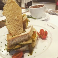 Photo taken at Chef Shirley Café e Pâtisserie by Vivi P. on 11/7/2015