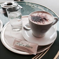 3/19/2016 tarihinde Ata Ç.ziyaretçi tarafından Café de Flore'de çekilen fotoğraf