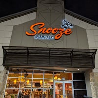 Photo taken at Snooze, an A.M. Eatery by Vonia on 10/15/2023