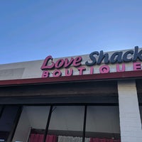 รูปภาพถ่ายที่ Love Shack Boutique โดย Vonia เมื่อ 12/14/2019