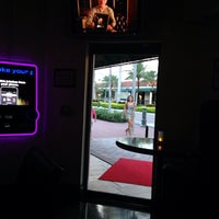 7/24/2014에 MARIA C.님이 The Palm Lounge에서 찍은 사진