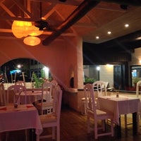 Foto diambil di Naru Restaurant &amp;amp; Lounge oleh León A. pada 9/24/2013