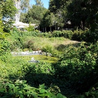 Das Foto wurde bei Myrtle Creek Botanical Gardens &amp;amp; Nursery von Shelly S. am 8/13/2016 aufgenommen
