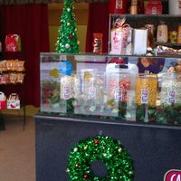 Foto tomada en Carolina Popcorn Shoppe  por Lisa J. el 12/21/2012