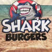 Foto scattata a Shark Burgers da Charles M. il 12/31/2016