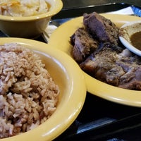 Foto tomada en Pots &amp;amp; Pans Jamaican Cuisine  por Stuart S. el 9/25/2018