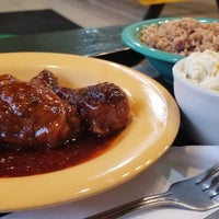 Foto scattata a Pots &amp;amp; Pans Jamaican Cuisine da Stuart S. il 6/2/2019