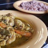 Foto diambil di Pots &amp;amp; Pans Jamaican Cuisine oleh Stuart S. pada 9/25/2019