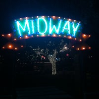 รูปภาพถ่ายที่ The Midway Food Park โดย Carlee M. เมื่อ 9/29/2013