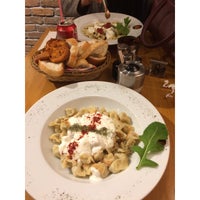 Foto diambil di Grill Hane Cafe &amp;amp; Restaurant oleh Deniz K. pada 1/5/2017