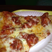 Foto diambil di Gino &amp;amp; Joe&amp;#39;s Famous NY Pizza oleh Rose R. pada 9/26/2013