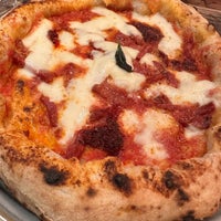 Foto diambil di La Vita e Bella &amp;amp; La Pizza è Bella Gourmet oleh Jorma T. pada 2/29/2024