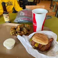 Das Foto wurde bei Krazy Jim&amp;#39;s Blimpy Burger von Danny J. am 9/22/2022 aufgenommen