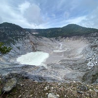 Photo taken at Gunung Tangkuban Parahu by Worapan S. on 12/7/2022