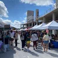 Foto diambil di Mueller Farmers Market oleh Dan R. pada 8/8/2021