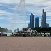Photo taken at Clarence Buckingham Memorial Fountain by Dan R. on 9/2/2023