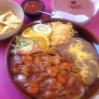 Foto tomada en El Caporal Family Mexican Restaurant  por S L. el 8/3/2014