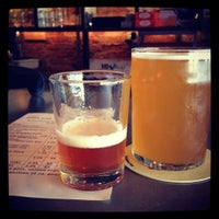 Foto tirada no(a) Alphabet City Beer Co. por Jennifer W. em 7/14/2012