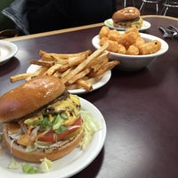 Das Foto wurde bei Brownie&amp;#39;s Hamburgers South von Greg am 2/14/2015 aufgenommen