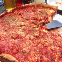 8/15/2015 tarihinde Reggieziyaretçi tarafından South of Chicago Pizza and Beef'de çekilen fotoğraf