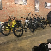 รูปภาพถ่ายที่ Buzz Nola Bike Tours and Rentals โดย Reggie เมื่อ 3/3/2017