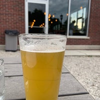 Photo taken at Howlers and Growlers by Reggie on 8/31/2019