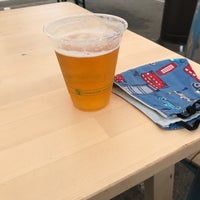 Das Foto wurde bei Discretion Brewing von Curtis C. am 5/22/2021 aufgenommen