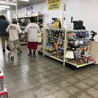Photo taken at Harbor Freight Tools by Zeech on 9/17/2016