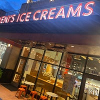 Foto tirada no(a) Jeni&amp;#39;s Splendid Ice Creams por Scott B. em 9/14/2022