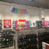 opry mills crocs store