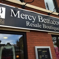 5/17/2014 tarihinde Scott B.ziyaretçi tarafından Mercy Beaucoup Resale Boutique'de çekilen fotoğraf