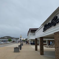 Lighthouse Place Premium Outlets Outlet Mall