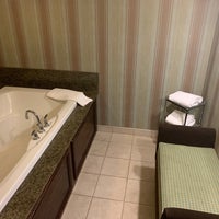 Photo taken at Holiday Inn Express Indianapolis Airport by Scott B. on 9/24/2019