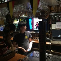 Das Foto wurde bei Beer Mania 欧月啤酒餐吧 von David W. am 4/20/2016 aufgenommen
