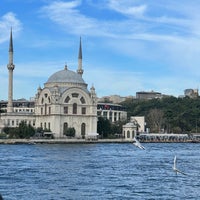 Photo taken at Dolmabahçe Mosque by 🇹🇷SzgnYsfEymnZynpRyAsy🇹🇷 on 11/15/2023