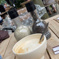 Photo taken at Le Pain Quotidien by 11° on 7/25/2021