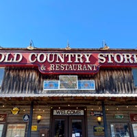 Foto tomada en Brooks Shaw&amp;#39;s Old Country Store &amp;amp; Restaurant  por Elaine C. el 10/17/2020