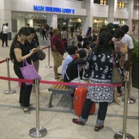 Photo taken at Taxi Stand NUH by Youke K. on 10/5/2012