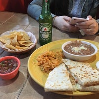 Das Foto wurde bei Birrieria Chalio Mexican Restaurant von Ekaterina K. am 4/12/2017 aufgenommen
