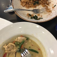 Foto tomada en Senyai Thai Kitchen  por Kelly M. el 9/15/2018
