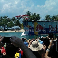 Photo taken at Redbull Flugtag Singapore 2012 by Manfred Lim on 10/28/2012