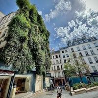 Photo taken at Rue d&amp;#39;Aboukir by Miazga E. on 8/23/2023