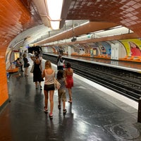 Photo taken at Métro Richelieu—Drouot [8,9] by Miazga E. on 8/27/2019