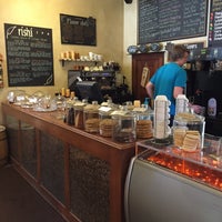 3/8/2015 tarihinde Cree M.ziyaretçi tarafından Cedarburg Coffee Roastery'de çekilen fotoğraf