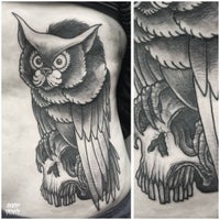 8/17/2015에 Andy H.님이 HOWL Gallery/Tattoo에서 찍은 사진