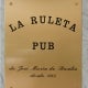 Das Foto wurde bei La Ruleta Gin Tonic Bar Madrid von La Ruleta Gin Tonic Bar Madrid am 8/7/2013 aufgenommen